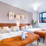 Chinese Suite With Freepark - 28 Night Stay