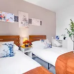 Chinese Suite With Freepark - 28 Night Stay